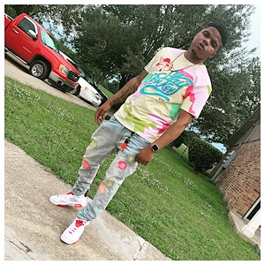 girl wearing air jordan 1